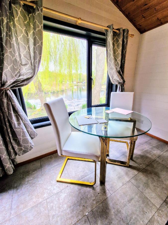 Magpie 2 Hot Tub Huntersmoon-Warminster-Longleat-Wiltshire 빌라 외부 사진