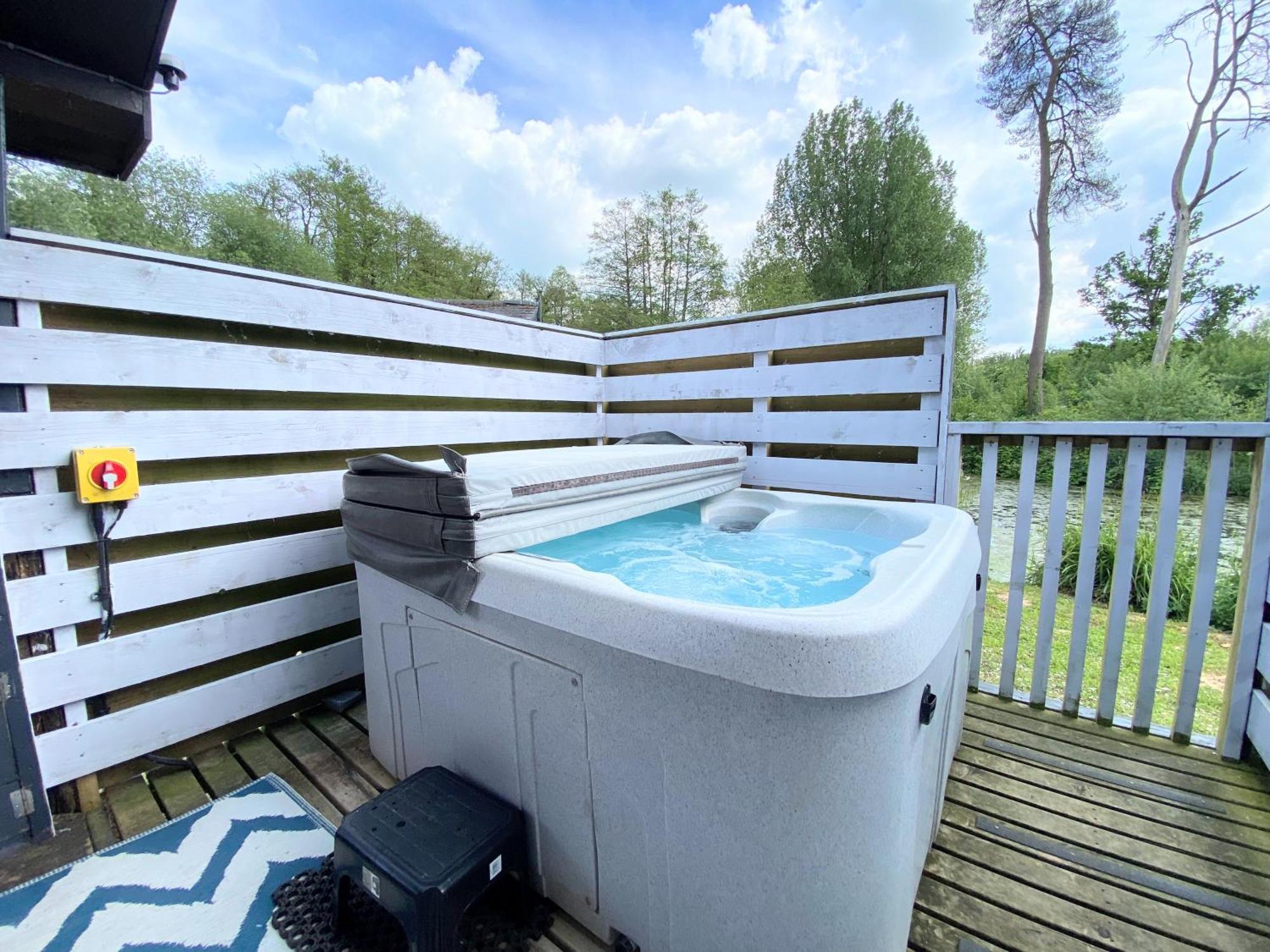 Magpie 2 Hot Tub Huntersmoon-Warminster-Longleat-Wiltshire 빌라 외부 사진